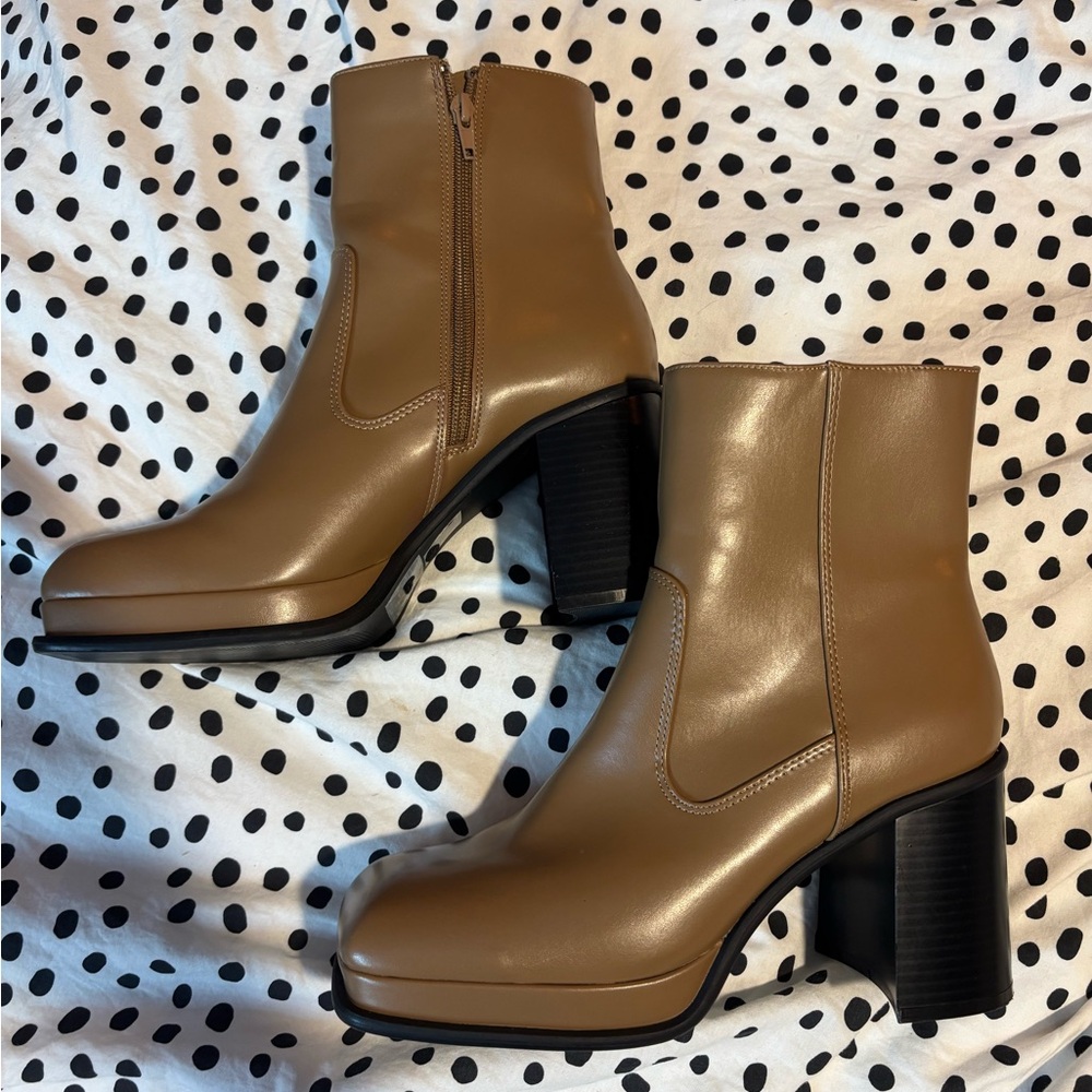 Elegant Tan Ankle Boots